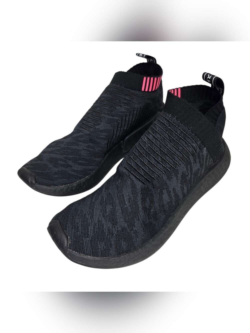adidas Men’s Black Knit Slip-On Sneakers with Pink Heel Stripes. Size 10.5
